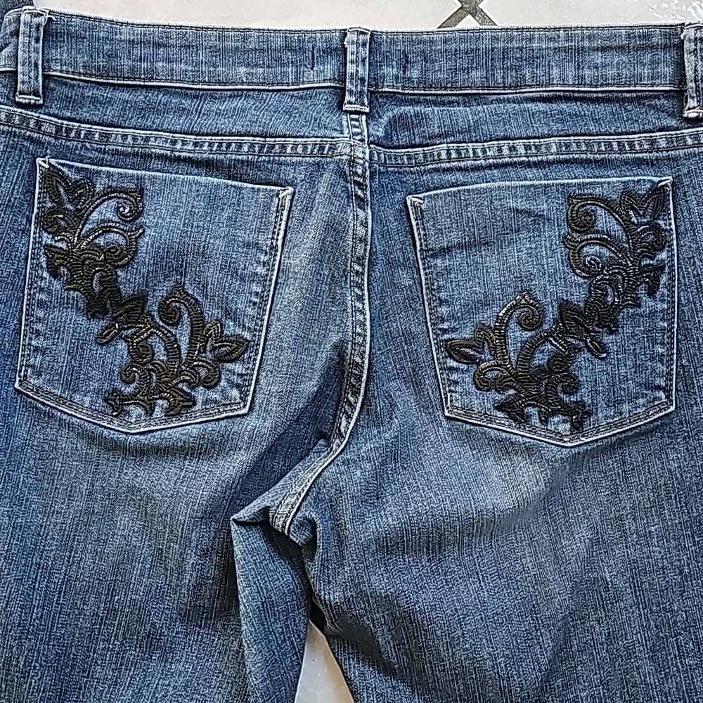 Ladies jeans White House Black Market size 8 R - Picture 5 of 5